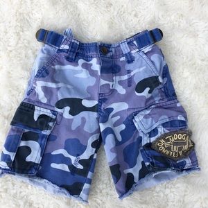 Mini Boden boys blue camo cargo shorts 2-3Y